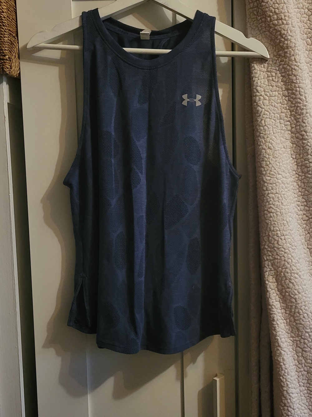 Under Armour Women's Navy Blue Athletic Tank Top